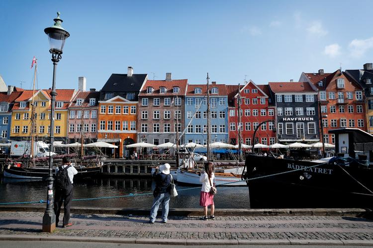 Nyhavn er en sikker vinder i kampen om turisternes opmærksomhed. Det kan også forekomme uoverskueligt at tage den kollektive trafik til Vikingeskibsmuseet i Roskilde eller til Arken. Det skal en ny turistside hjælpe på. Foto: Jens Dresling/POLFOTO