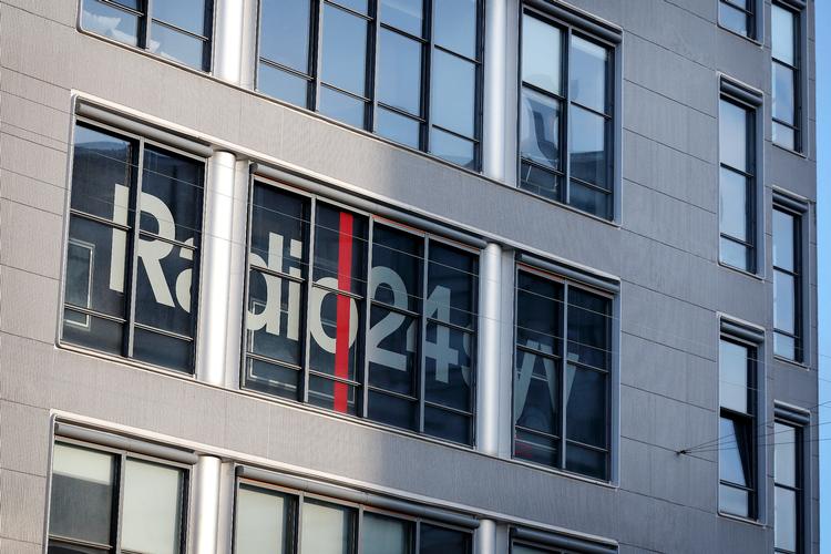 Der var god stemning i Radio 24syvs studier på Vestre Farimagsgade i København i dag. Billedet her er dog fra en anden dato.   Foto: Jens Dresling/POLFOTO
