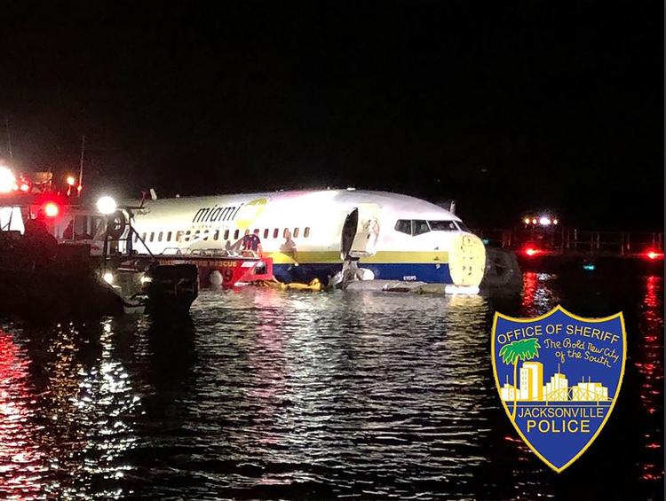 Ulykken skete, da flyet, der kom fra Cuba, skulle lande i Jacksonville under en voldsom tordenstorm. Foto: Ho/Ritzau Scanpix