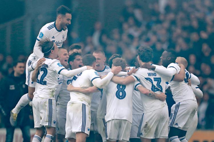 FCK'erne er Danmarks nummer ét igen, og målsætningen og ambitionen er, foruden at vinde guld igen, at få succes på den europæiske scene i næste sæson.  

   Foto: Jens Dresling/POLFOTO