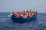 Tusindvis af migranter og flygtninge er omkommet på Middelhavet i forsøg på at nå Europa i de senere år. Det er på tide, at gentænke hele asyl- og migrantsystemet i EU. Det hænger hverken praktisk, juridisk eller moralsk sammen mere. Det gælder bare om at komme i gang. Verden venter ikke.  Foto: Jacob Ehrbahn/POLFOTO