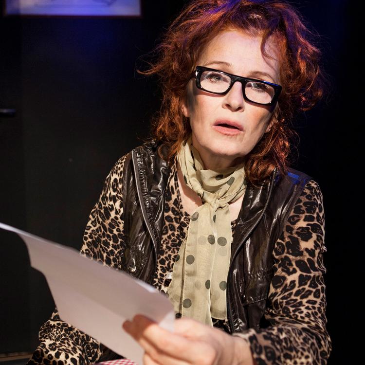 Bodil Jørgensen kæmper et meget langt stykke af vejen en ulige kamp mod materialets forsvundne aktualitet.  Foto: Brita Fogsgaard