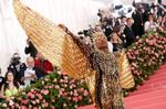 Billy Porter spreder sine guldvinger på den røde løber. Foto: Andrew Kelly/Ritzau Scanpix