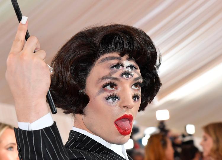 
Skuespilleren Ezra Miller viste, at makeup kan være lige så meget blikfang som kostumet.
   Foto: Angela Weiss/Ritzau Scanpix