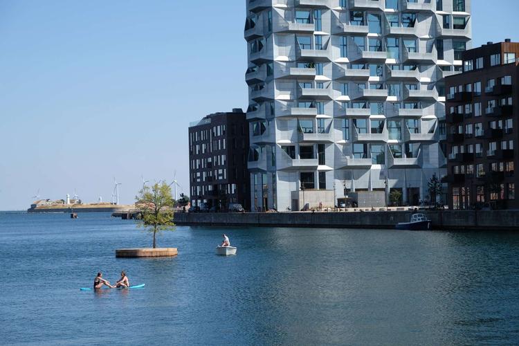 Allerede sidste sommer skvulpede 'CPHØ1' rundt i Nordhavnen som eksempel på succesfuld fornyelse. By & Havn håber på mange flere ideer fra byens borgere. Foto: Pressefoto fra By & Havn