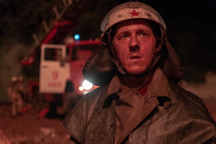 ’Chernobyl’ bringer os tæt på ofrenes blødende hud, men det er svært at slippe følelsen af britisk skuespiller med makeup.  Foto: HBO