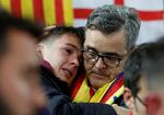 
Lettelsens tårer løb blandt Liverpools fans, da sejren over Barcelona var en realitet.   
   Foto: Carl Recine/Ritzau Scanpix