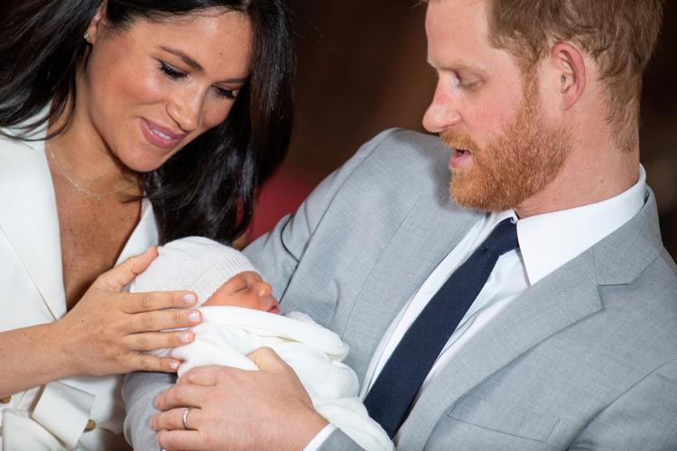 
Archie er prins Harry og Meghans første barn, og han bliver nummer syv i den britiske arvefølge efter prins Harry. Ifølge parret er drengen sund og rask og vejede 3260 gram ved fødslen.. Dominic Lipinski/Pool Foto: Pool/Ritzau Scanpix