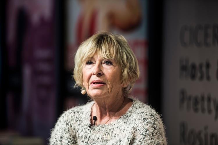 Mimi Jakobsen agter at politianmelde Stram Kurs' formand. 
   Foto: Stine Tidsvilde/POLFOTO