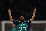  Lucas Moura fik muligvis hjælp fra oven til at score sine tre mål mod Ajax. Måske der også skal guddommelige indgriben til, for at sikre mindre klubber som Tottenham mulighed for at være med i Champions League fremover.  Foto: Adrian Dennis/Ritzau Scanpix