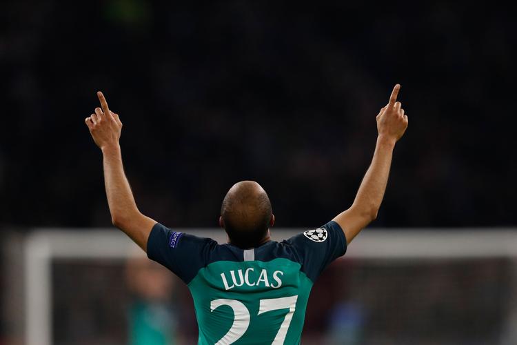  Lucas Moura fik muligvis hjælp fra oven til at score sine tre mål mod Ajax. Måske der også skal guddommelige indgriben til, for at sikre mindre klubber som Tottenham mulighed for at være med i Champions League fremover.  Foto: Adrian Dennis/Ritzau Scanpix