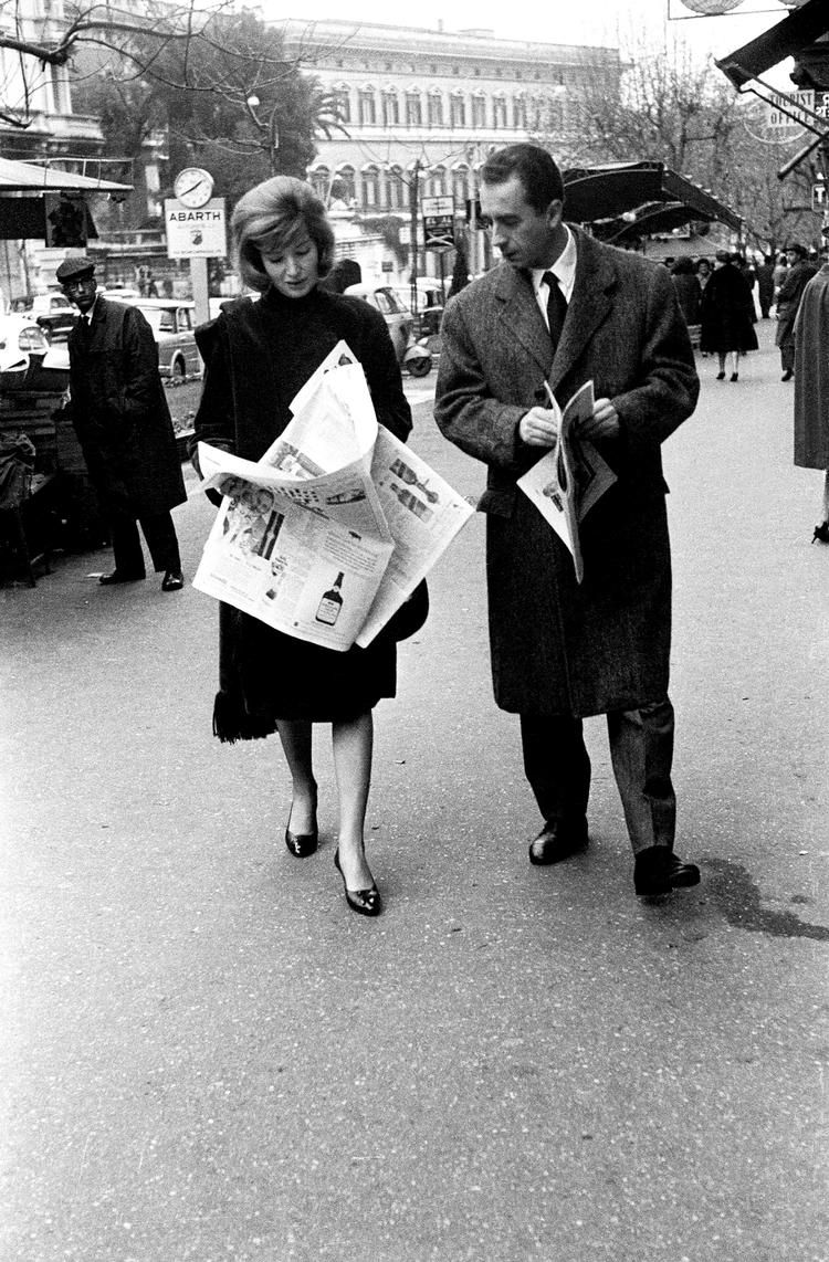 De var indbegrebet af romersk chic dengang i 1958, filminstruktøren Michelangelo Antonioni og hans stjerne og muse, Monica Vitti. 
foto Paolo Di Paolo, © Archivio Paolo Di Paolo 