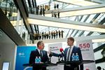 Formand for bestyrelsen i Dansk Industri, Lars-Peter Søbye (th), præsenterede den nye administrerende direktør Lars Sandahl Sørensen på et pressemøde i Industriens Hus.
   Foto: Jens Dresling/POLFOTO