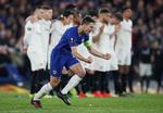 Der var ekstra grund til at juble for Cesar Azpilicueta, der brændte et straffespark for Chelsea.
   Foto: David Klein/Ritzau Scanpix