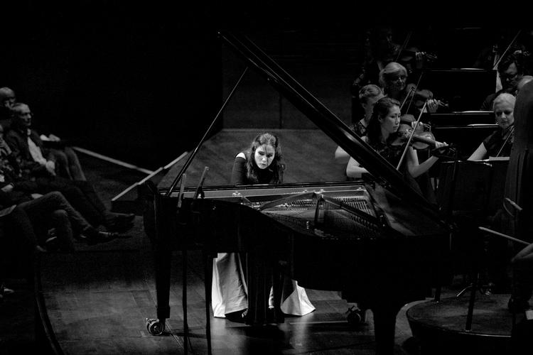 Pianisten Anna Vinnitskaja er igen i eftermiddag solist med DR's orkester i musik af Rakhmaninov. Foto: Jacob Ehrbahn/POLFOTO