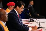 
    TNicolás Maduro, har frataget en række parlamentarikere deres immunitet. Det åbner for retsforfølgelse af dem, fordi de har udtrykt støtte til sidste uges forsøg på at afsætte Maduro.(Photo by HO / Prensa Miraflores / AFP)
   Foto: Ho/Ritzau Scanpix
