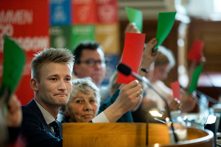 Kandidaterne blev bedt om at markere deres holdning til udvalgte spørgsmål. Foto: Nils Lund Pedersen