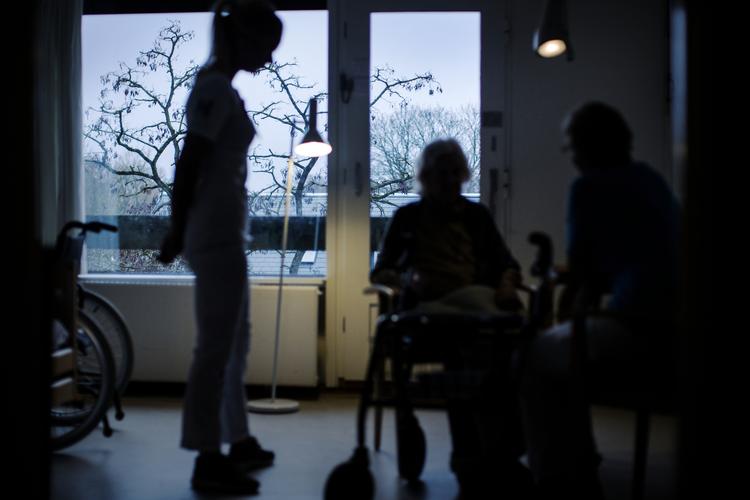 Bedre forhold til de ældre, som ventes at blive flere og flere. Det er pagten fra DF og SF. Det er dermed et krav til hver deres statsministerknadidat.  Foto: Emma Sejersen/POLFOTO