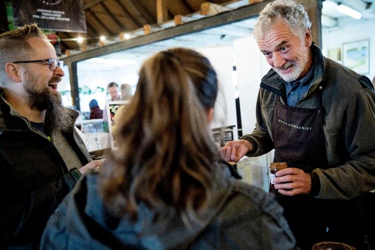 Der blev spist, lavet og talt om mad på Madens Folkemøde på Engestofte Gods ved Maribo på Lolland fredag og lørdag.   Foto: Nils Lund Pedersen