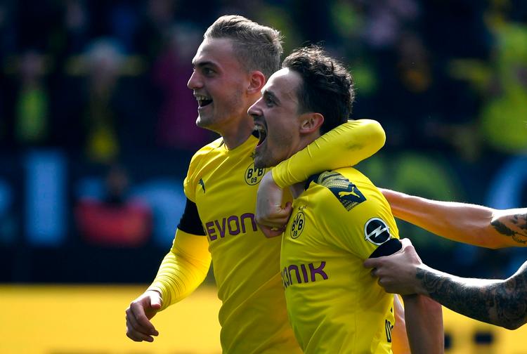 Thomas Delaney, der her ses sammen med Jacob Bruun Larsen, scorede lørdag mod Fortuna Düseldorf i Dortmunds 3-2-sejr. 
   Foto: Ina Fassbender/Ritzau Scanpix