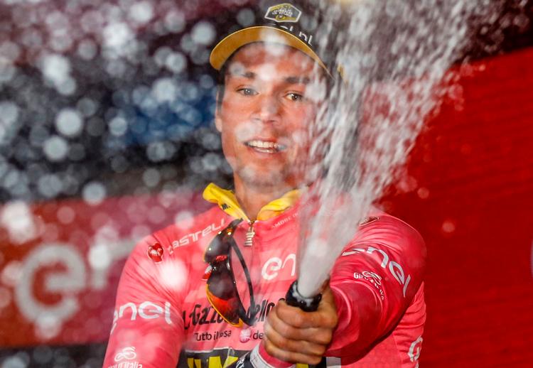 Sloveneren Primoz Roglic har været flittig gæst på podierne i denne sæson, og noget tyder på, at han også i den kommende tid får en hovedrolle som rytteren, der sprøjter gyldne dråber ud over omgivelserne i Giro d'Italia. Foto: Luk Benies/Ritzau Scanpix
