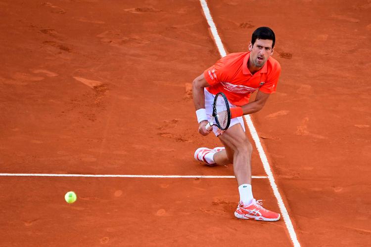 Novak Djokovic virkede oven på under hele finalen i Madrid søndag aften, hvor han besejrede den unge græker Stefanos Tsitsipas i to sæt.
   Foto: Javier Soriano/Ritzau Scanpix
