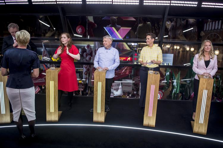 Isabella Arendt i rød kjole fik et gennembrud, da hun i sidste øjeblik måtte træde til ved partilederrunden på TV 2 tirsdag i sidste uge, hvor folketingsvalget blev udskrevet.  Foto: Mads Claus Rasmussen/Ritzau Scanpix