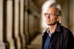 Niels Krause-Kjærs fandenivoldske journalist Ulrik Torp fra 'Kongekabalen' er vendt tilbage i 'Mørkeland', som er en inciterende og interessant politisk thriller. Foto: Nils Lund Pedersen