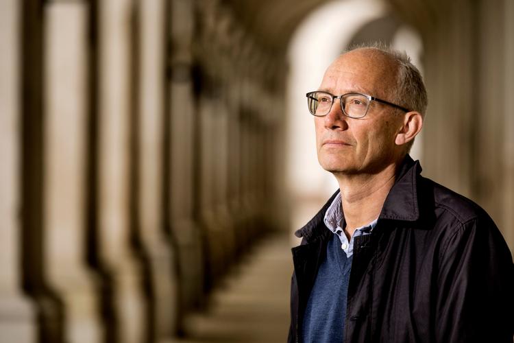 Niels Krause-Kjærs fandenivoldske journalist Ulrik Torp fra 'Kongekabalen' er vendt tilbage i 'Mørkeland', som er en inciterende og interessant politisk thriller. Foto: Nils Lund Pedersen