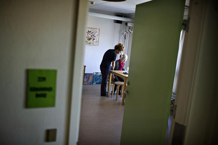 Det skal være slut med afslag på plejehjemsplads, hvis man er over 80 år gammel. Det mener DF, som foreslår, at det skal være en ret. Det fremgår ikke, hvor pengene skal tages fra. Foto: Martin Lehmann/POLFOTO