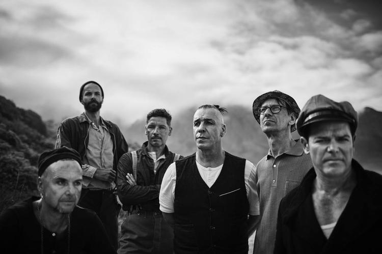 Rammstein skabte allerede debat før udgivelsen af deres nye album da de udkom med musikvideoen til sangen  ’Deutschland’ som vakte furore hele verden rundt, fra Israel til Japan.  Foto: Olaf Heine