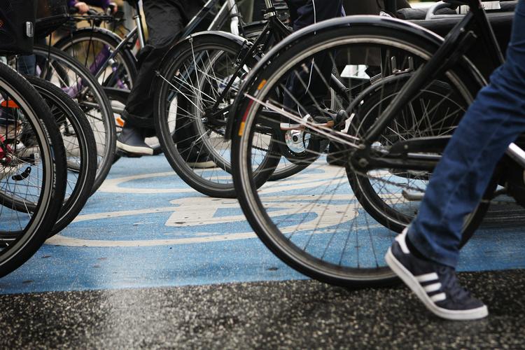 Cyklen vælges af mange i den københavnske trafik. Men pladsen, der sættes af på vejene, er begrænset. Flere politikere er rede til at gøre mere plads til cyklisterne. Foto: Astrid Dalum/POLFOTO