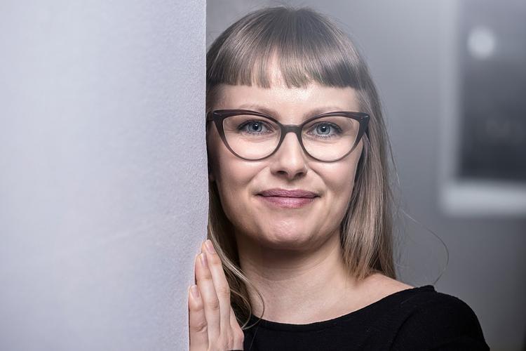 Camilla Hjørnholm Olsen er aktuel med den stilsikre romandebut 'Mørkekammeret'.
Foto: David Bering / Montgomery 