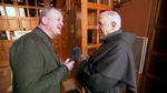 Jan Gintberg har været en tur i Assisi for at tale med franciskanermunken Bror Theodor om EU.  Foto: DR