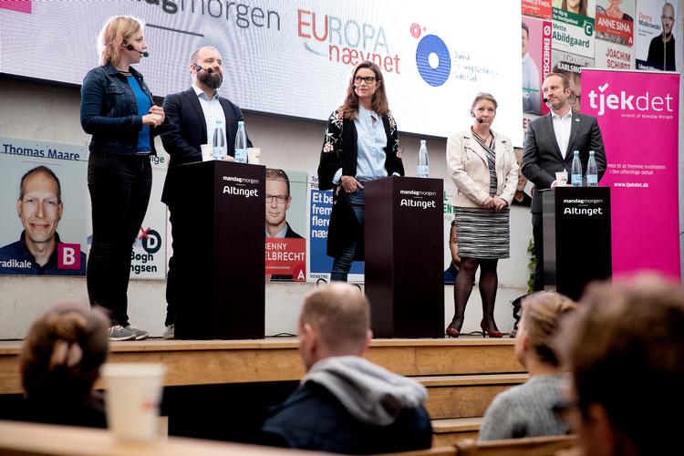 Fra venstre: Rina Ronja Karii (N), Nikolaj Villumsen (EL), Pernille Weiss (K) Pia Adelsteen (DF)  og Martin Lidegaard (R)  Foto: Peter Hove Olesen/POLFOTO