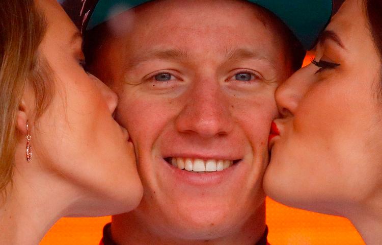 Pascal Ackermann lykønskes for anden gang som etapevinder under årets Giro d'Italia. Foto: Luk Benies/Ritzau Scanpix