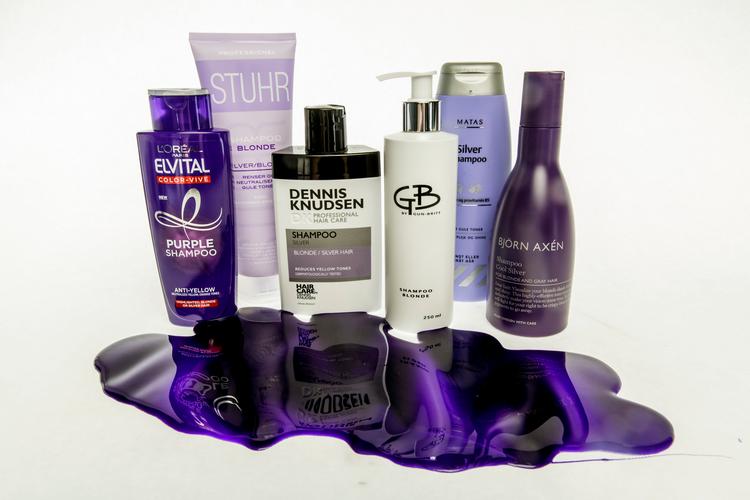 Salget af 'silvershampoo' stormer lige nu frem i butikkerne. Foto: Mads Nissen/POLFOTO