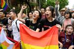 Borgere demonstrerer for ægteskaber mellem homoseksuelle uden for parlamentet i Taipei. Foto: Sam Yeh/Ritzau Scanpix