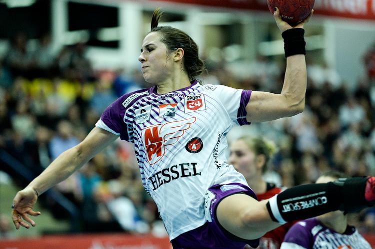 Louise Burgaard er tæt på tidligere tiders storform og er dermed et af Herning_Ikasts trumfkort i DM-finalen mod team Esbjerg.
   Foto: Ernst van Norde/POLFOTO
