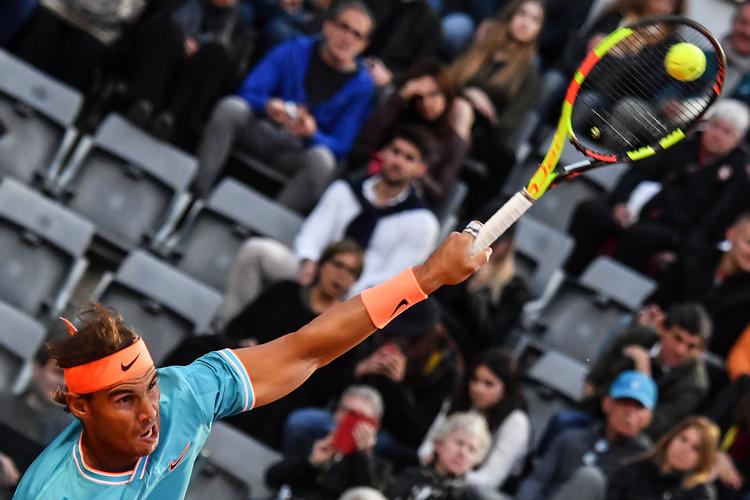 Rafael Nadal er midt i en svær grusbanesæson, selv om det for mange af konkurrenterne lyder mere end godt med fire semifinaler. Sådan er det bare ikke for gruskongen. 
   Foto: Andreas Solaro/Ritzau Scanpix