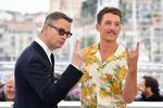 Nicolas Winding Refn og Miles Teller reklamerer for filmen 'Too Old To Die Young' i Cannes.  (Photo by Alberto PIZZOLI / AFP)
   Foto: Alberto Pizzoli/Ritzau Scanpix