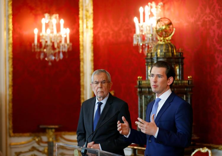 Østrigs kansler Sebastian Kurz og præsident Alexander Van der Bellen ved pressekonferencen i Wien.  Foto: Leonhard Foeger/Ritzau Scanpix
