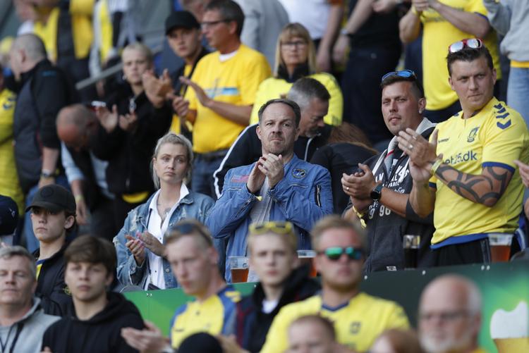 Den fyrede Alexander Zorniger så sit tidligere hold vinde 4-1.  Foto: Jens Dresling/POLFOTO