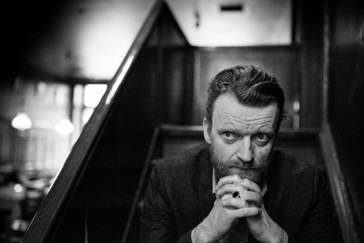 Frank Hvam vil finde dig med en penibel plastpose, hvis du ikke ser at få stemt til Europaparlamentsvalget, lover han. Foto: Joachim Ladefoged/POLFOTO