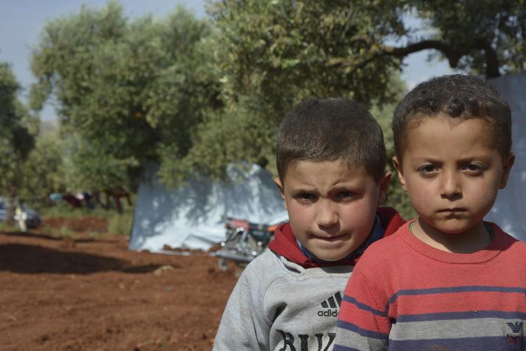 9-årige Hassan oplevede, at hans skole blev bombet. Sidenhen er han og hans familie flygtet ud af Idlib, hvor de nu bor i et markområde. Foto: Red Barnet