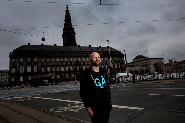 Sidste år gik 39-årige Jakob Amsgaard fra København til barndomsbyen Helsingør sammen med en god ven. Nu har han inviteret alle til at tage turen sammen med ham lørdag.  Foto: Jacob Ehrbahn/POLFOTO