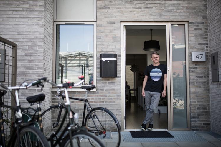 
Heldig eller uheldig? Henrik Harsbo er uheldig at have valgt et rækkehus i Nordhavn. For så sætter Vurderingsstyrelsen skatten op til det tredobbelte. Samlet boligskat lyder på 107.661 kr. Foto: Jens Hartmann Schmidt/POLFOTO