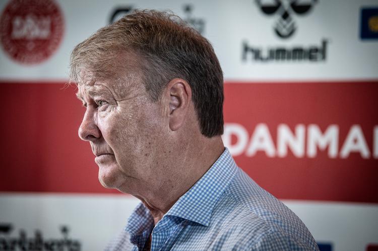 »Havde deres personligheder ikke været gode nok, så havde jeg ikke åbnet op igen. Det havde ikke været nødvendigt. Jeg vil gerne stille med de bedste«, siger Åge Hareide om Riza Durmisi og Daniel Wass. Foto: Liselotte Sabroe/Ritzau Scanpix