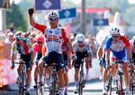 Australieren Caleb Ewan sejrer klart i spurten på 11. etape foran franskmanden Arnaud Démare yderst til højre. Nr. 2 tyskeren Pascal Ackermann er næsten skjul af vinderen, mens italieneren Elia Viviani yderst til venstre besætter fjerdepladsen.
 Foto: Luk Benies/Ritzau Scanpix