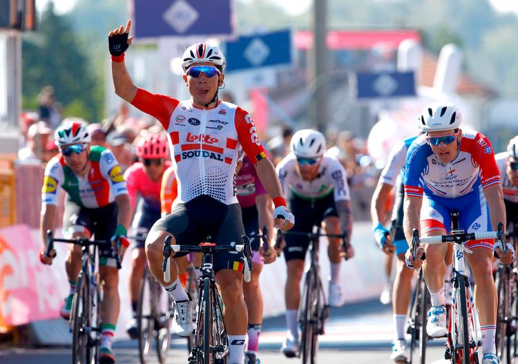 Australieren Caleb Ewan sejrer klart i spurten på 11. etape foran franskmanden Arnaud Démare yderst til højre. Nr. 2 tyskeren Pascal Ackermann er næsten skjul af vinderen, mens italieneren Elia Viviani yderst til venstre besætter fjerdepladsen.
 Foto: Luk Benies/Ritzau Scanpix
